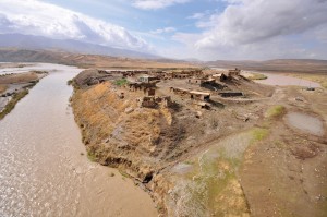 İki nehir, Çattepe’nin eteklerini binlerce yıldır yalayarak akar. FOTOĞRAF: ADNAN ATAŞO